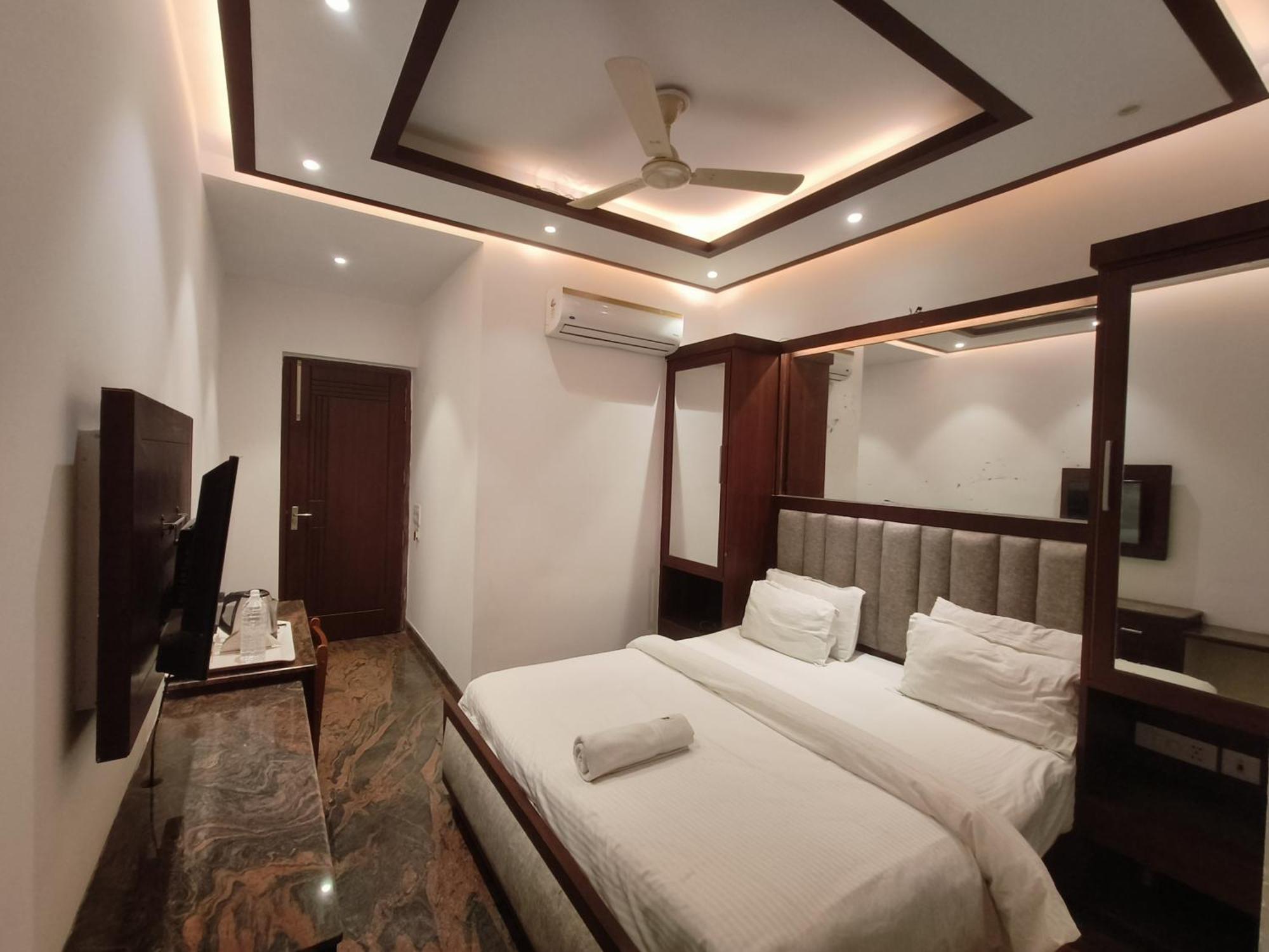 Jjk Rukmini Vilas Hotel & Banquet ムザッファルプル エクステリア 写真