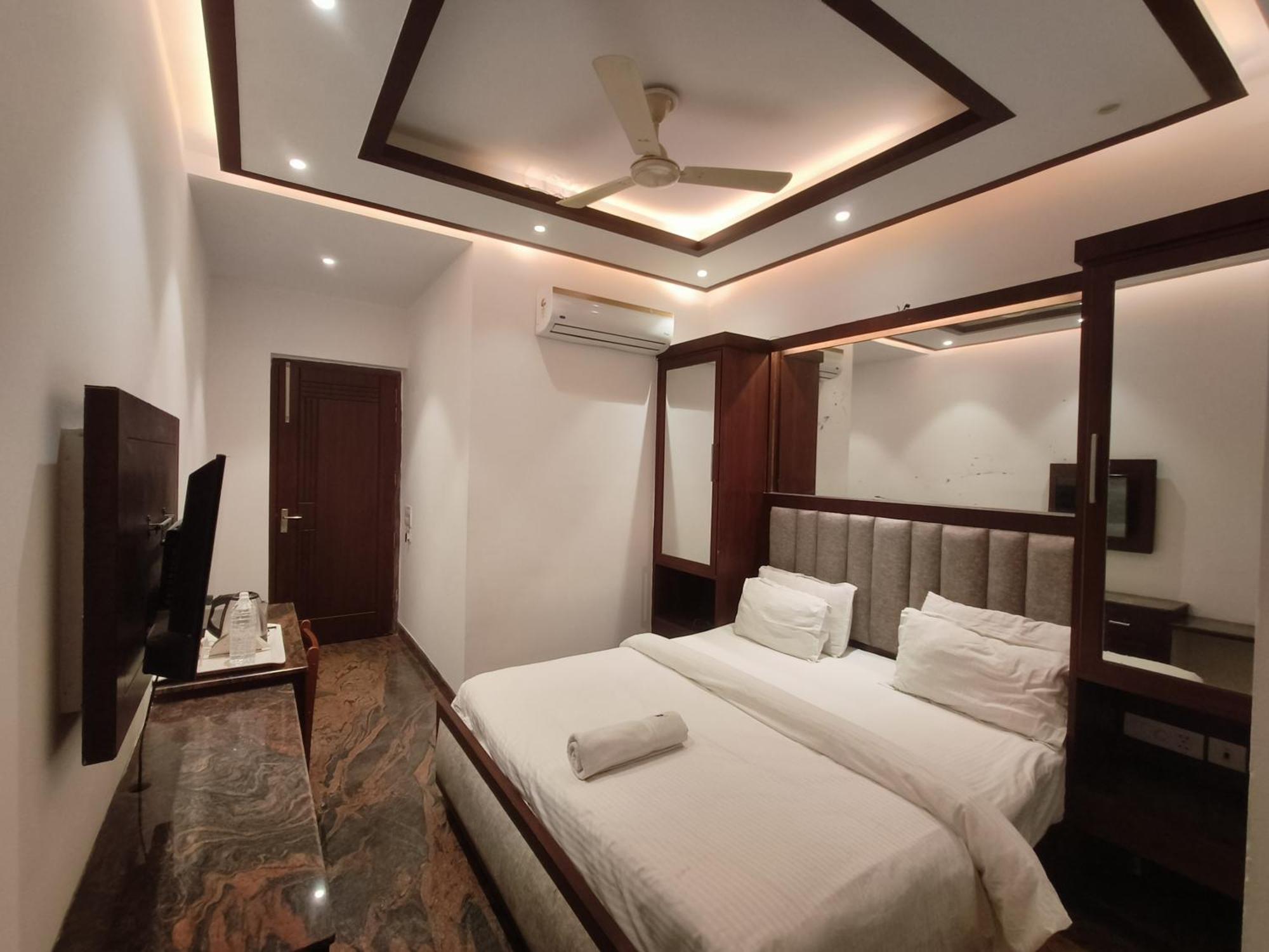 Jjk Rukmini Vilas Hotel & Banquet ムザッファルプル エクステリア 写真