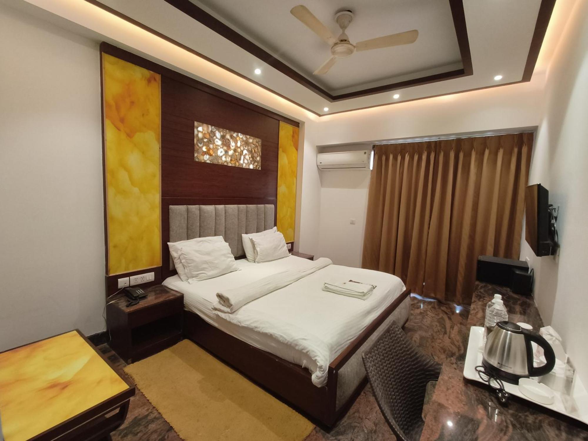 Jjk Rukmini Vilas Hotel & Banquet ムザッファルプル エクステリア 写真