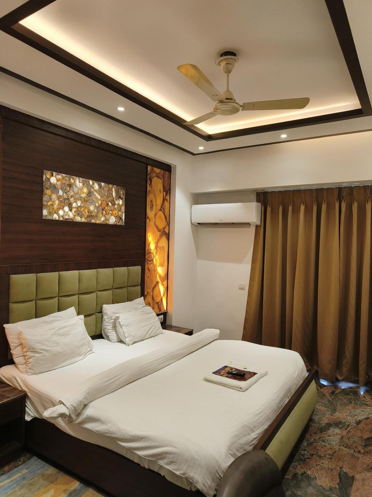 Jjk Rukmini Vilas Hotel & Banquet ムザッファルプル エクステリア 写真