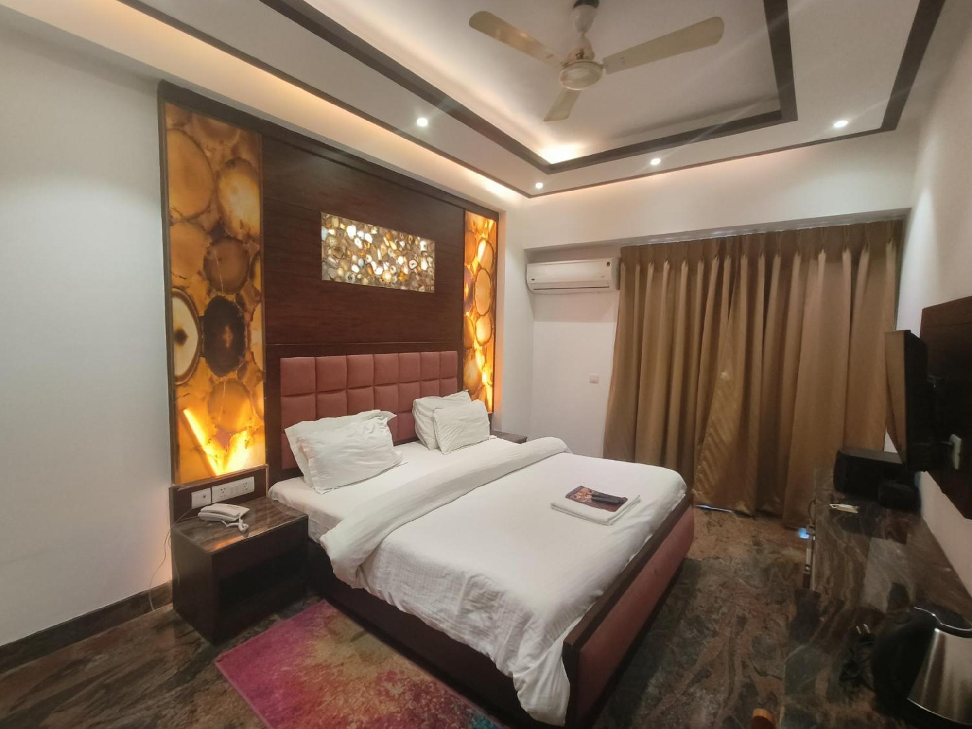 Jjk Rukmini Vilas Hotel & Banquet ムザッファルプル エクステリア 写真