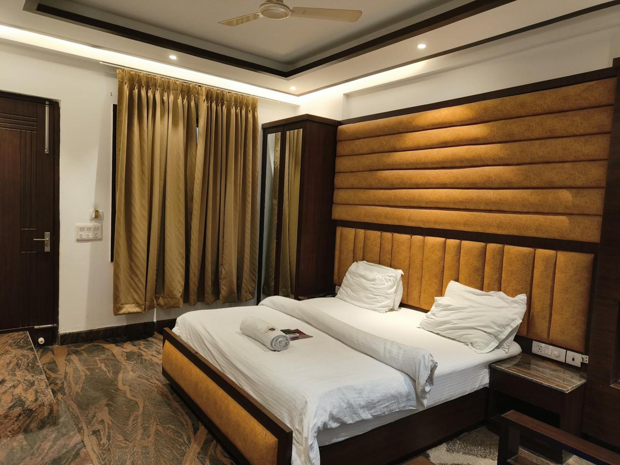 Jjk Rukmini Vilas Hotel & Banquet ムザッファルプル エクステリア 写真