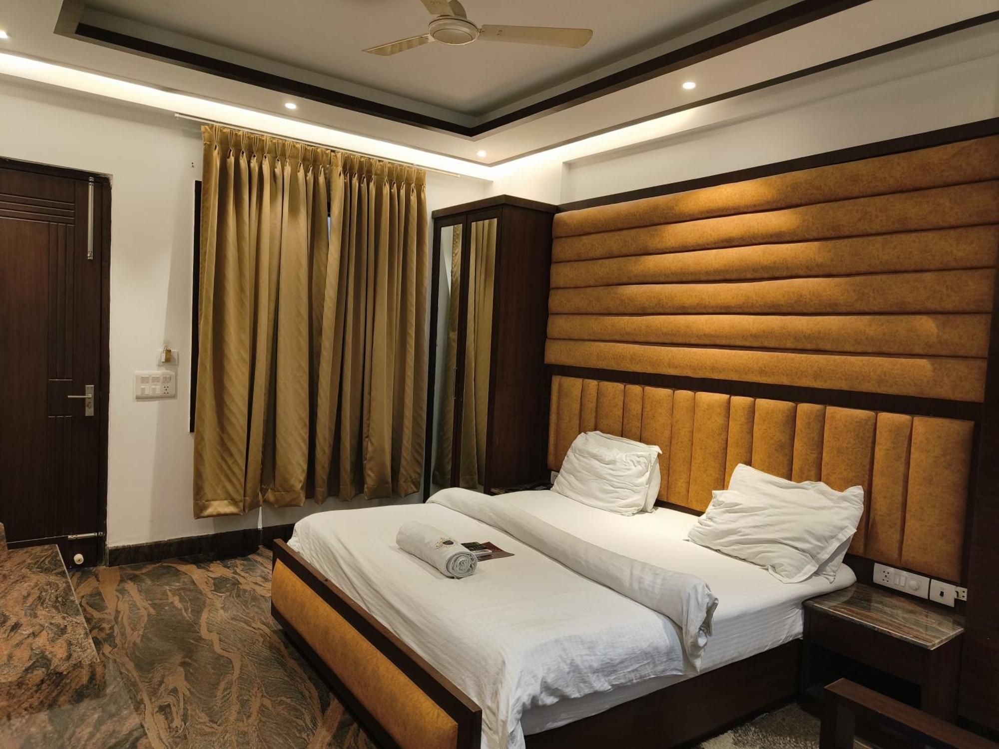 Jjk Rukmini Vilas Hotel & Banquet ムザッファルプル エクステリア 写真